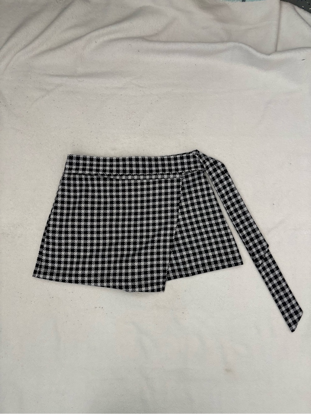 Forever 21 Black and White Houndstooth Wrap Skort